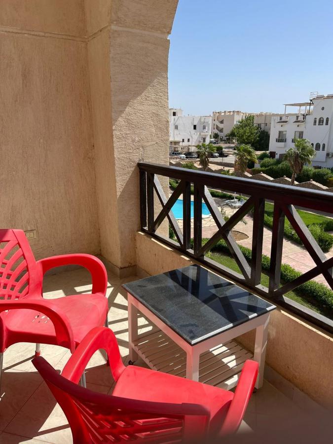 Two Bedroom At Sunny Lakes Apartment